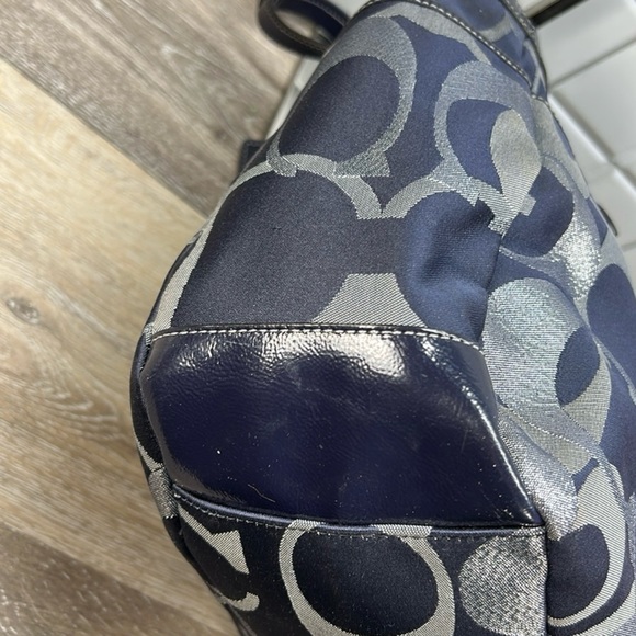Coach Gallery Optic Navy Shoulder Bag in GUC! - Picture 7 of 9